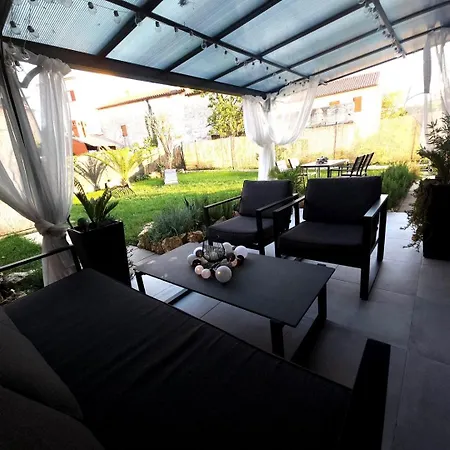 Holiday Home Onyx Premantura Exterior photo