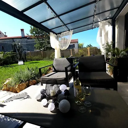 Holiday Home Onyx Premantura Exterior photo