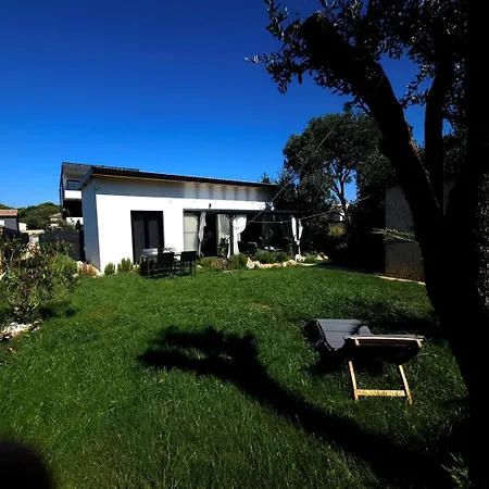 Holiday Home Onyx Premantura Exterior photo